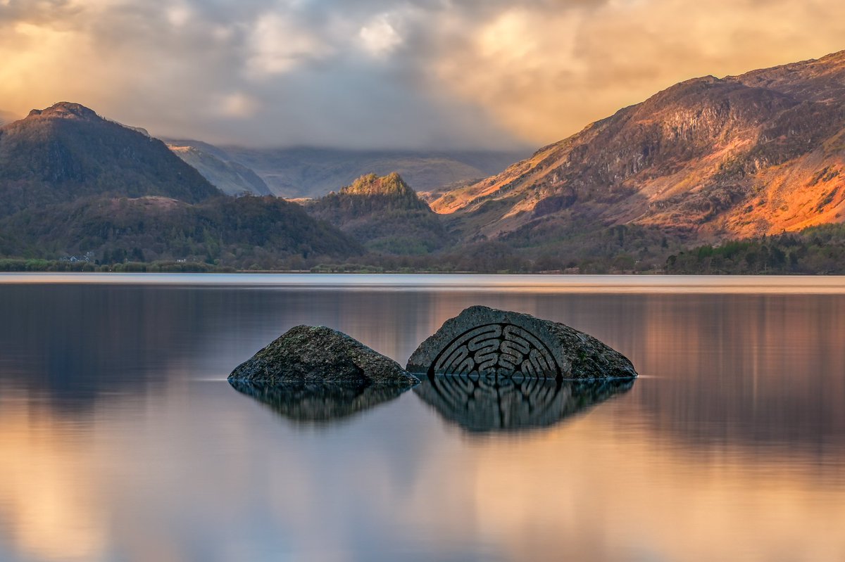 Morning everyone hope you are well. Carved out of volcanic rock. The Centenary Stone on Derwentwater looking into the 'Jaws of Borrowdale, ' as the early morning light catches Castle Crag. Have a great day. #LakeDistrict @keswickbootco