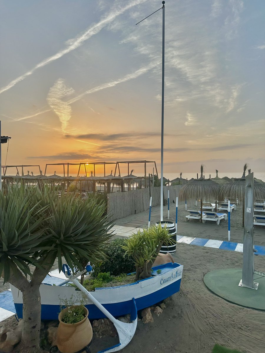 RestCasaAntonio's tweet photo. El día empieza a brillar en #Torremolinos https://t.co/ggZSWPkB9u