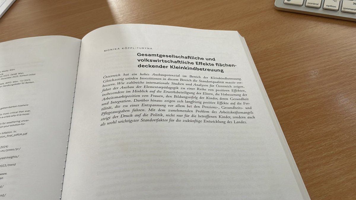 Frisch aus der Post: Jahrbuch für Politik 2023 mit Beiträgen von u.a. @laurenzennser @MargitSchratz und meinem Input über positive Effekte der Elementarpädagogik