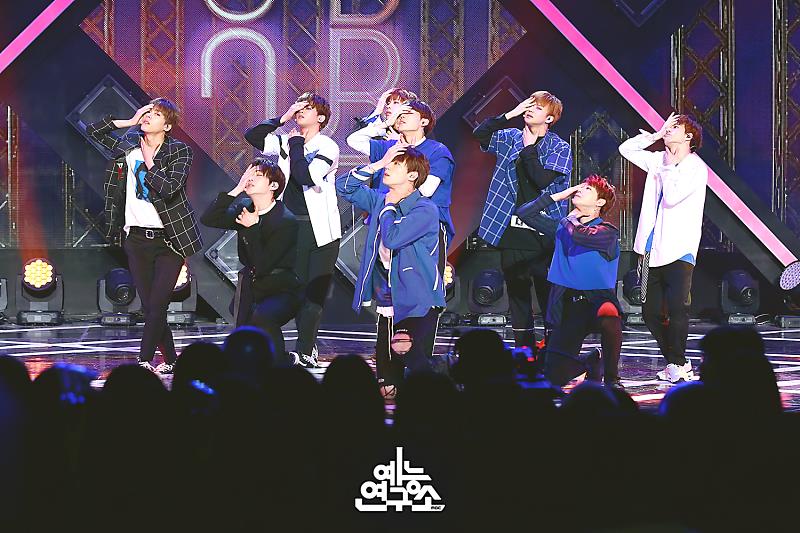 2018.04.14. Jun performed Feeling with UNB on Show Music Core.

Pictures from MBC naver post released on 2018.04.18.

#이준영 #LEEJUNYOUNG #UNB #Jun