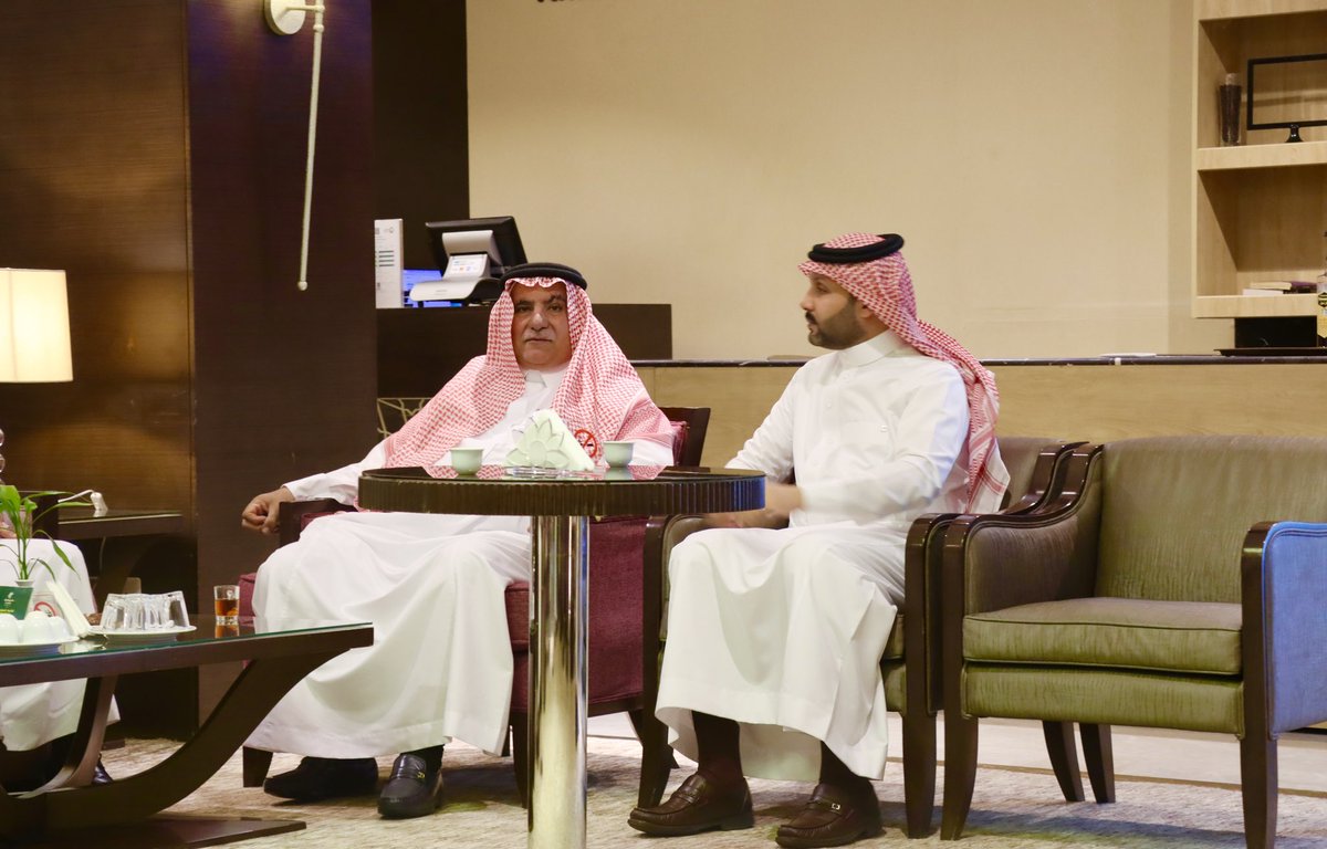 tabukchamber's tweet photo. #أخبار_الغرفة |

بحضور رئيس #غرفة_تبوك الأستاذ. عماد بن سداد الفاخري وأعضاء مجلس الإدارة والأمين العام المكلف أ. حسن بن سالم الشهري، تقيم #غرفة_تبوك حفل معايدة لمنسوبيها بمناسبة #عيد_الفطر_المبارك 

#tabukchamber https://t.co/DBOGBcN9lr