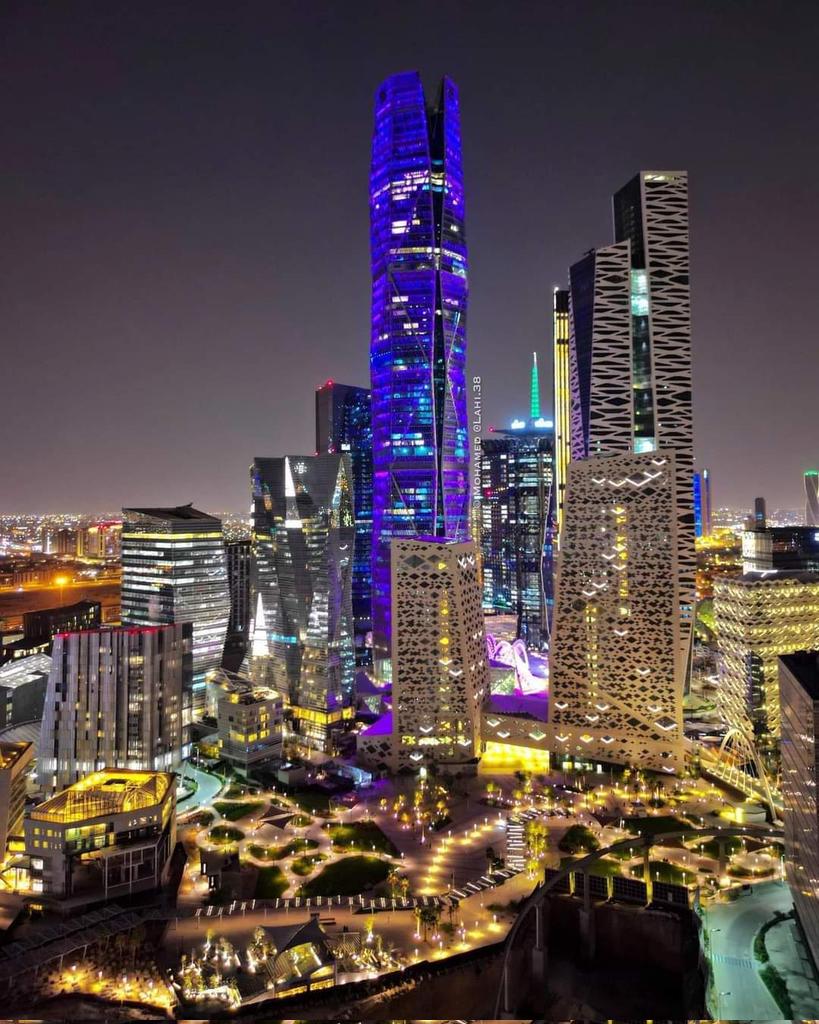 ماشاء الله تبارك الله

🟢 صورة من مدينة الرياض فى #المملكة_العربية_السعودية حوالى العام 1950م
🟢 صورة لمدينة #الرياض عام 2024 م✨

الله يحفظ ويعز هذه البلاد المباركة ويديم عليها أمنها وامانها ورخااها واستقرارها ويصب عليها النِعم ويرفعها بين الأمم 🇸🇦🤲🏻🕋🕌🌙🌴⚔️🐪⛺🍮🌺