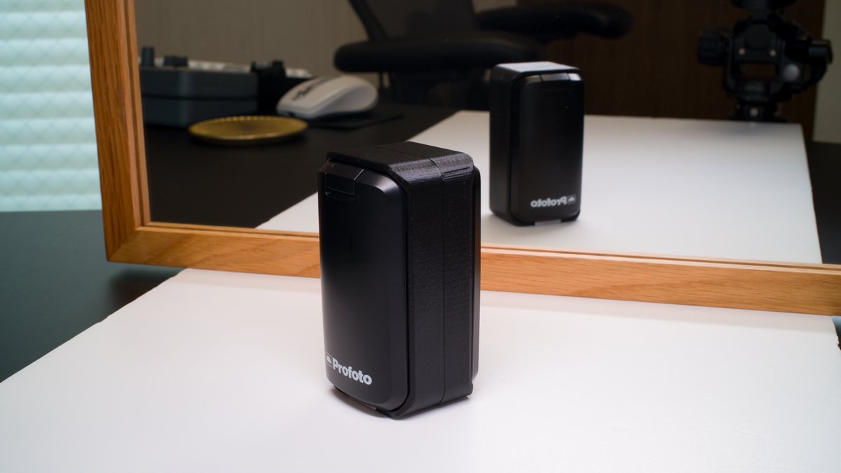 takuma3_'s tweet image. 3Dプリント製、#Profoto 用のバッテリケース

1度プリントしたケースの裏側から継ぎ足す手法で、裏表両面に収納できるケースを作りました
作業・プリントの高い精度と、チカラが加わるアイテムなので層間剥離しない設定が大変でした
エレファントフットのせいでズレてるようにも見えますが完璧です👍