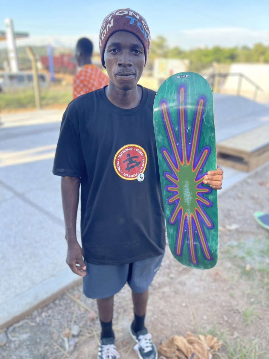 Ibra got one of the donated used deck after breaking his old one. Note : All materials given out to these guys are given to them free of charge and we call upon whoever would like to support our organization through donating both new & used materials