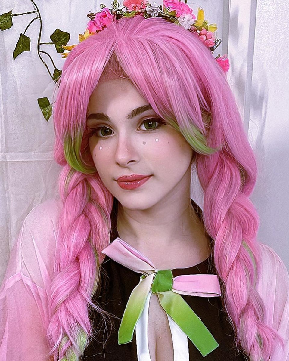 Mitsuri Kanroji from Demon Slayer: Kimetsu no Yaiba🌸🍀
IG: @federica_lacerenza
Wig Style: TB1628
👉Search ' TB1628 ' in Store

#cosplaybuzz #wigs #cosplay #cosplaywig #syntheticwig #cosplaygirl #cosplayer #mitsurikanroji #demonslayer #anime #kimetsunoyaiba #kimetsunoyaibaanime