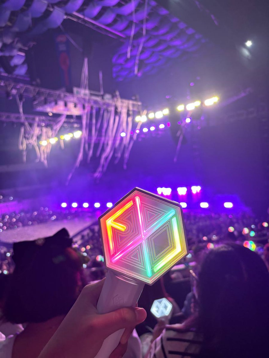 Im________tdr's tweet photo. 4/13/24 💎

Lonsdaleite in Manila
GENIUS IDOL BYUN BAEKHYUN
FIRST ASIA SOLO CONCERT TOUR

best day of my life. 
saw baekhyun twice 🙂 https://t.co/6yWGBRCir6