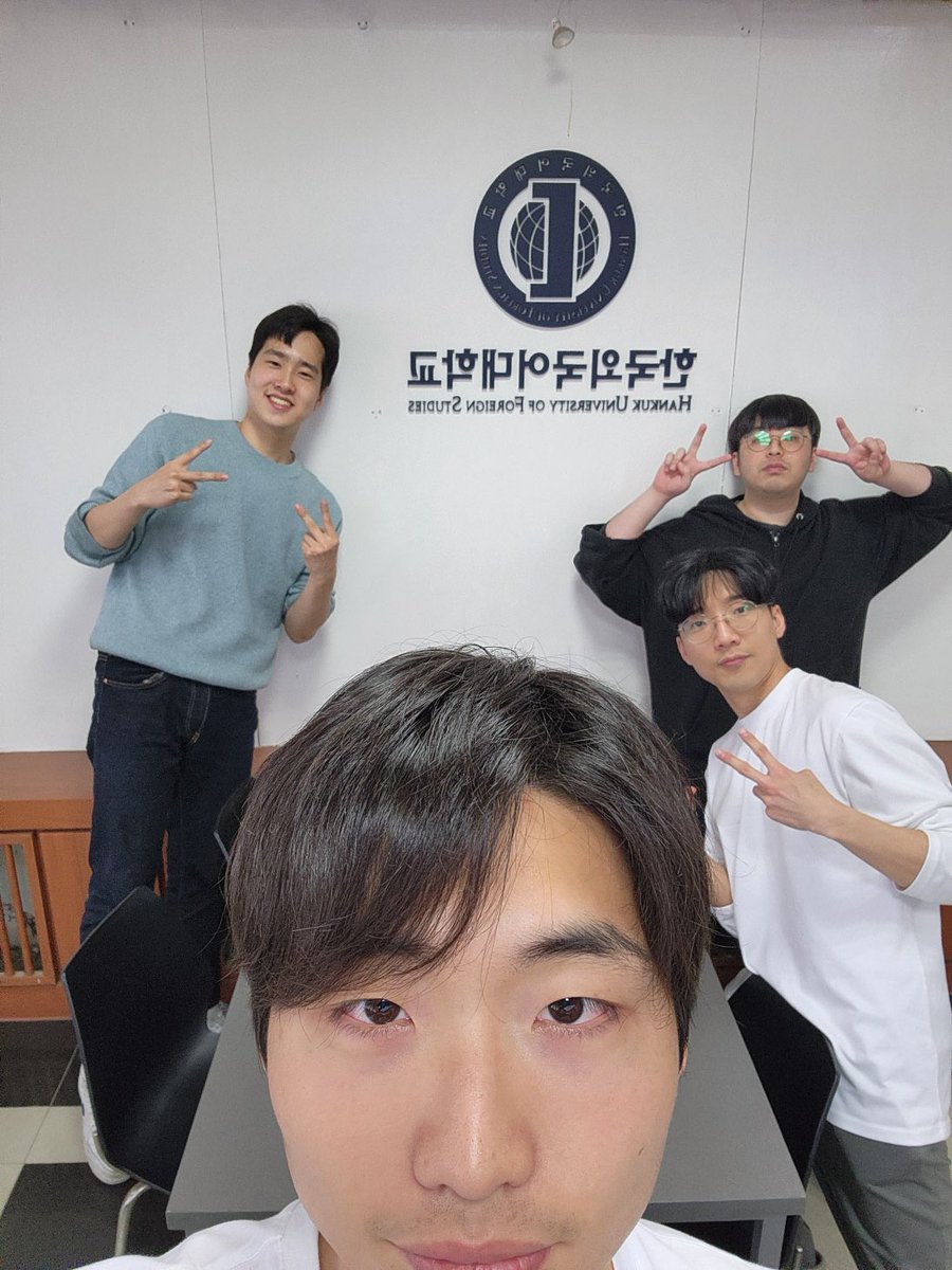 minjae_jun41's tweet photo. In front of our uni logo😆

It was definitely the funniest class I’ve ever had in this University. Every team member did a great job.  Looking forward to the next activity!!👍

#Ipbc456 #treasurehunt
@hufsbizcom https://t.co/3caOkowjz3