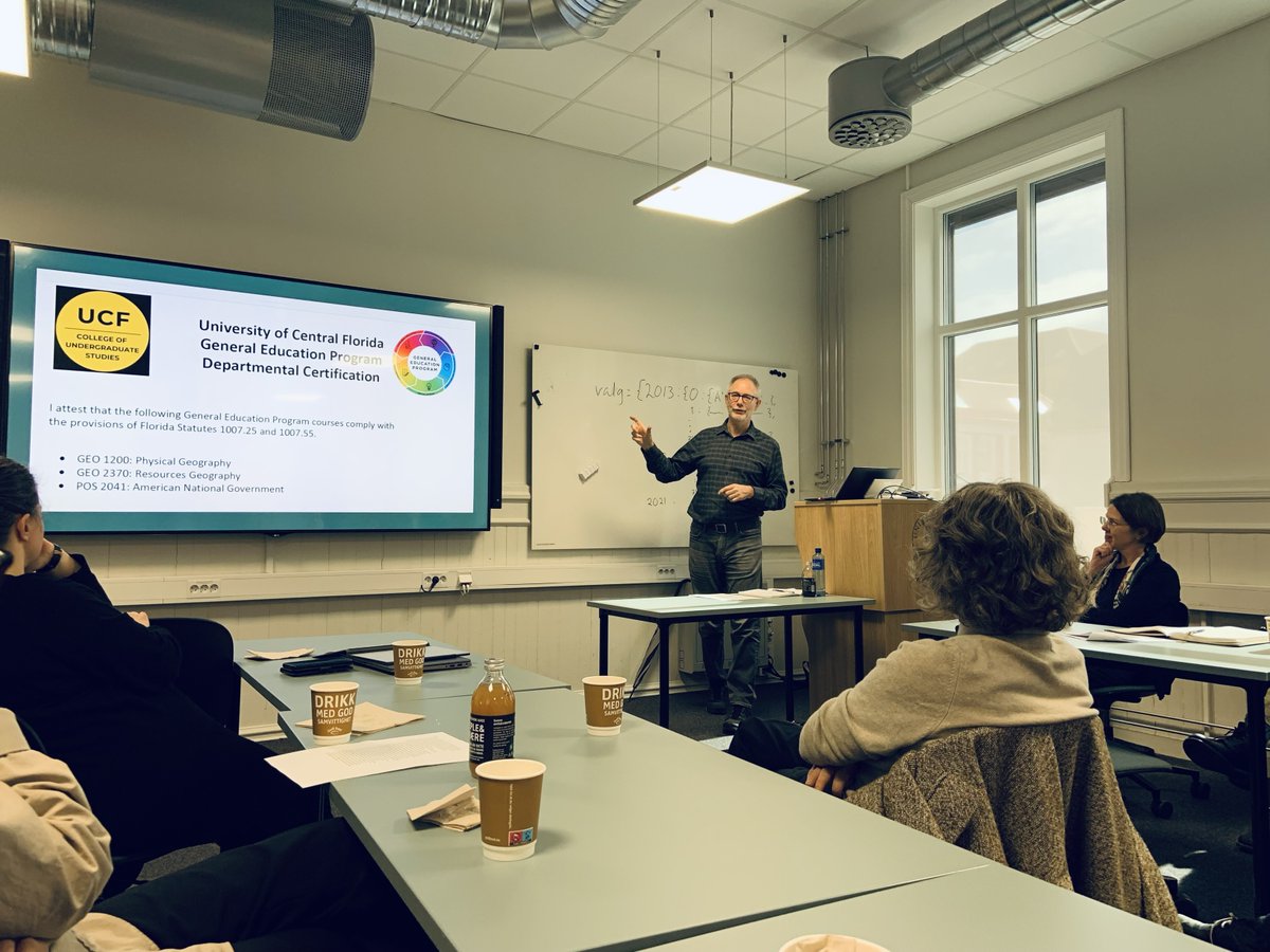 📢 Yesterday's department seminar was a great success! Dr. Bruce Wilson from @UCF delivered an enlightening presentation on 'Academic Freedom Under Attack: A View from the Florida Trenches.' Thanks to all who participated in the discussion! @LawTransform @UiB_Gov @UiBsamfunn