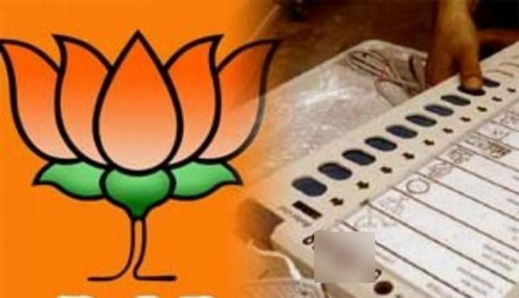 BIG BREAKING ➖ Mock EVM voting caught giving incorrect votes EVM rigging caught by Congress ahead of Supreme Court's hearing on EVM & VVPAT case today . Atleast 4 EVMs were caught giving extra votes to BJP during mock polls in Kasaragod, Kerala. Those EVMs gave two votes to…