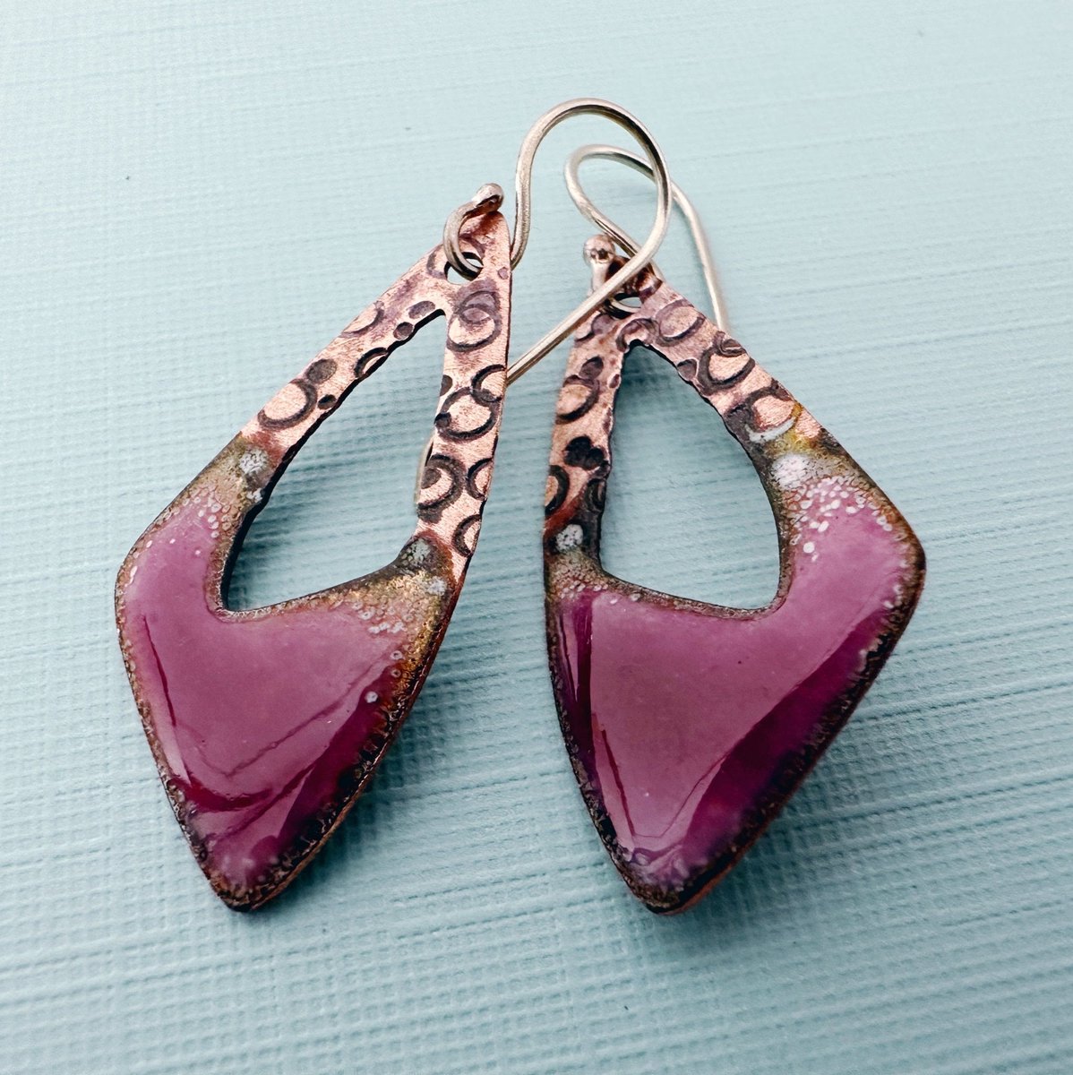 Irregular Triangle Earrings - Raspberry tuppu.net/3211be5f ##UKGiftHour #bizbubble #HandmadeHour #giftideas #MHHSBD #inbizhour #UKHashtags #shopsmall #CopperEarrings