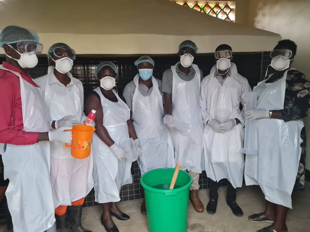@Mukono hospital. #MAKSPH-RFH Supported Mukono General hospital in local production of alcohol-based hand sanitiser. Infection prevention and control is a cornerstone in AMR control. Thanks to @THETlinks @RoyalFreeNHS CwPAMS