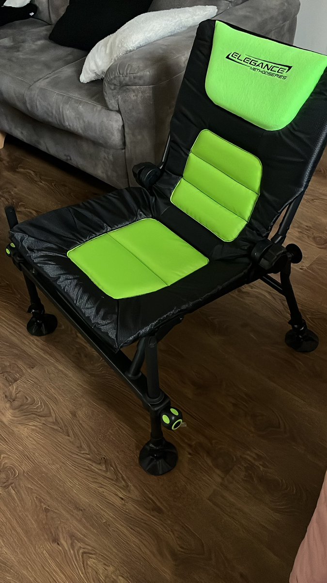 visokoC's tweet image. aprgrejd za moju guzicu i leđa
 udobna,dovoljno čvrsta,lako sklopiva,teška samo 4.5kg i sija kao ozračena 😅 
good job #formax