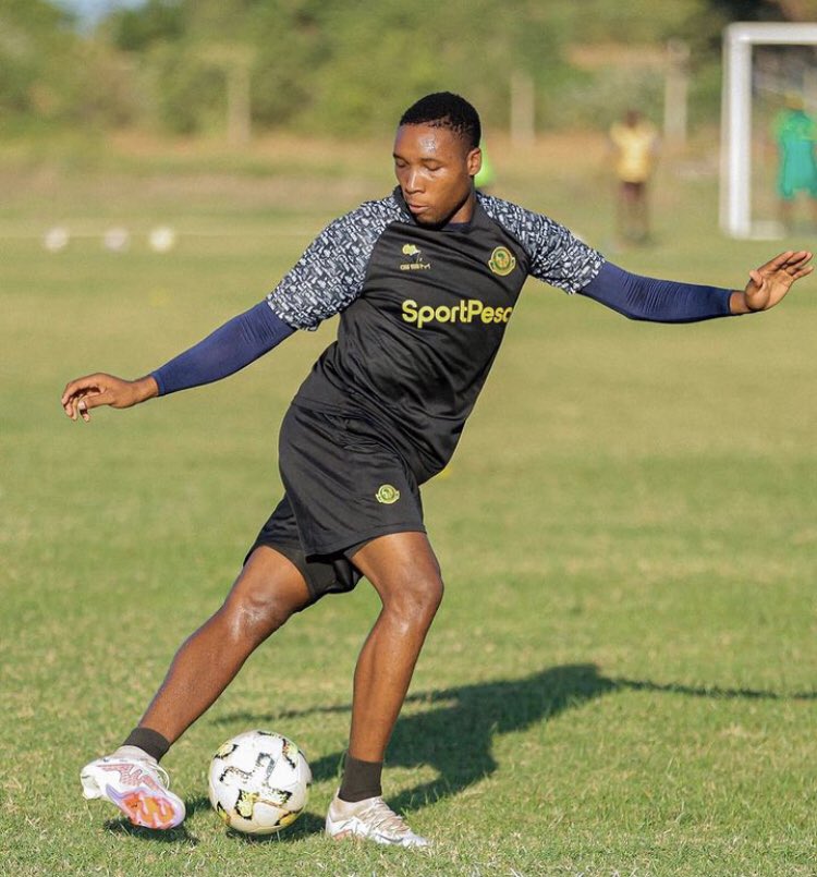 mchizidamas's tweet image. Mezani kuna ofa nono ya Azam ,Yanga wanataka kumuongezea mkataba then kuna ofa ya Watford kama hatoki nje ya Kusini mwa jagwa la Sahala it is better abaki tu Yanga ila kupanga ni kuchagua sababu kuna maisha baada ya mpira na umri wake ni 20Yrs tu muda ni huu wa uchaguzi sahihi