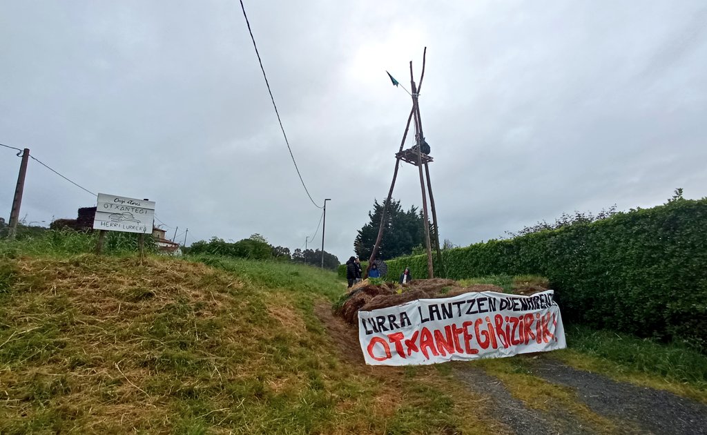 🌱Gaur, apirilak 18, Otxantegiko herri-lurra desalojatzen saiatuko dira bigarrenez #Otxantegi <a href="/Otxantegi/">Otxantegi Herri lurra</a>