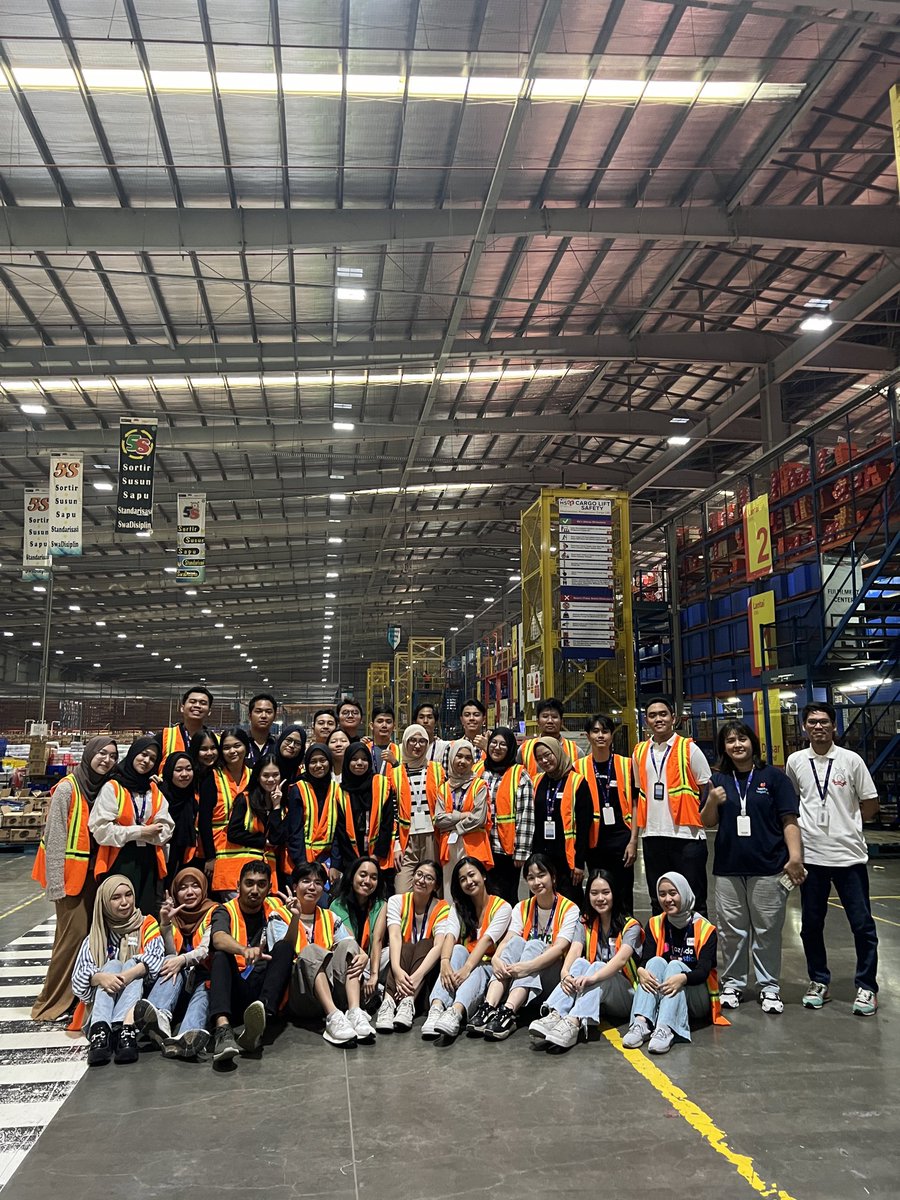 coolvoidvoid_'s tweet image. Ikut yg MSIB batch 5 di Lazada. Di batch ini position ak business development. byk bgt lho impactnya jadi tahu dunia startup e-commerce tuh gmn, di kantor byk event nya + dpt byk networking +dpt knowledge  kepake bgt buat kedepan nya 💯👍. Must try sih MSIB! 💌