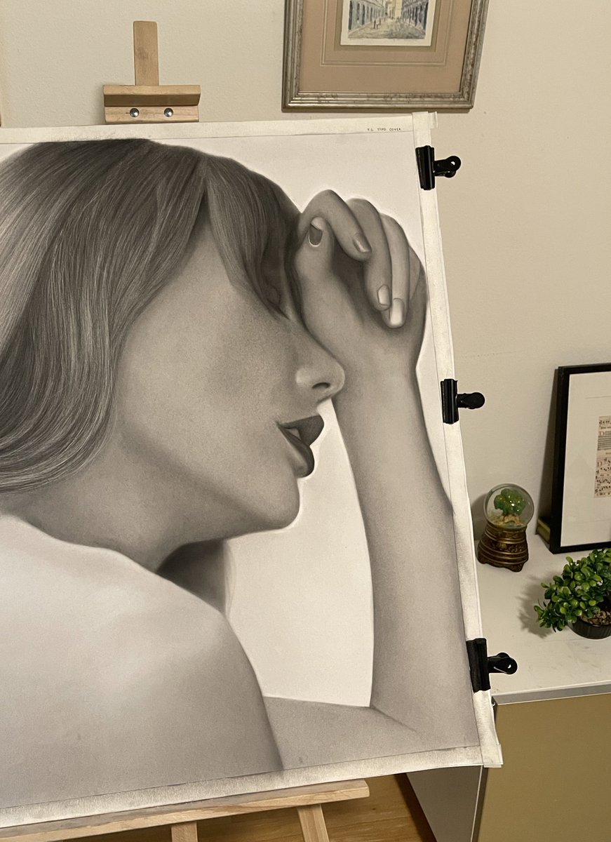 scientificswift's tweet photo. guys i was up until late last night working on her hand but im stressed cause i want to finish it properly but I won’t have enough time &amp;i have work &amp; im sleep deprived &amp;i fear people won’t like it &amp; all the long hours I’ve spent go to waste &amp;taylor doesn’t get to see it and - 😭 https://t.co/3rt0gKBM70