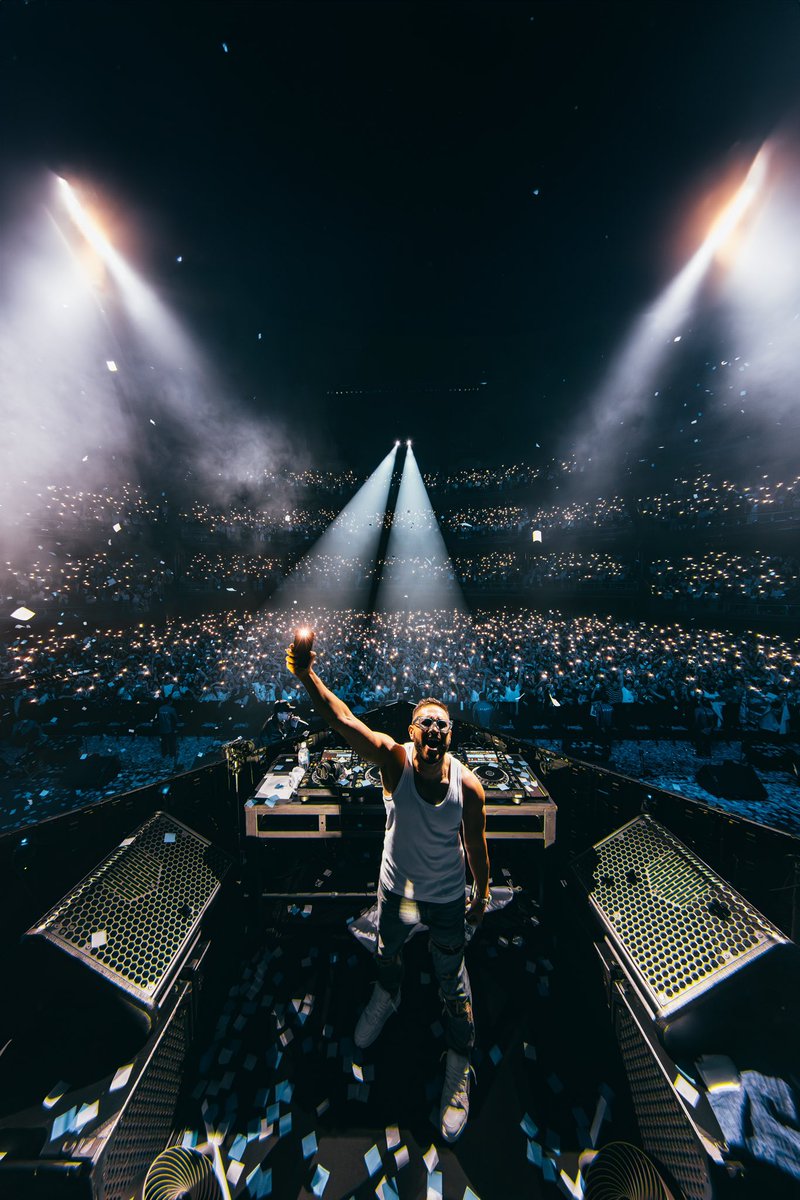 JonasBlue's tweet photo. My biggest headline show to date in Tokyo! Thank you to everyone who came out to party &amp; also to all of the incredible artists who came to perform with me. I was also blessed to have my family with me to witness the show. I can’t wait for round 2 tonight in Osaka! Let’s go! 🇯🇵🫶🏼 https://t.co/zwHniDb2Jo