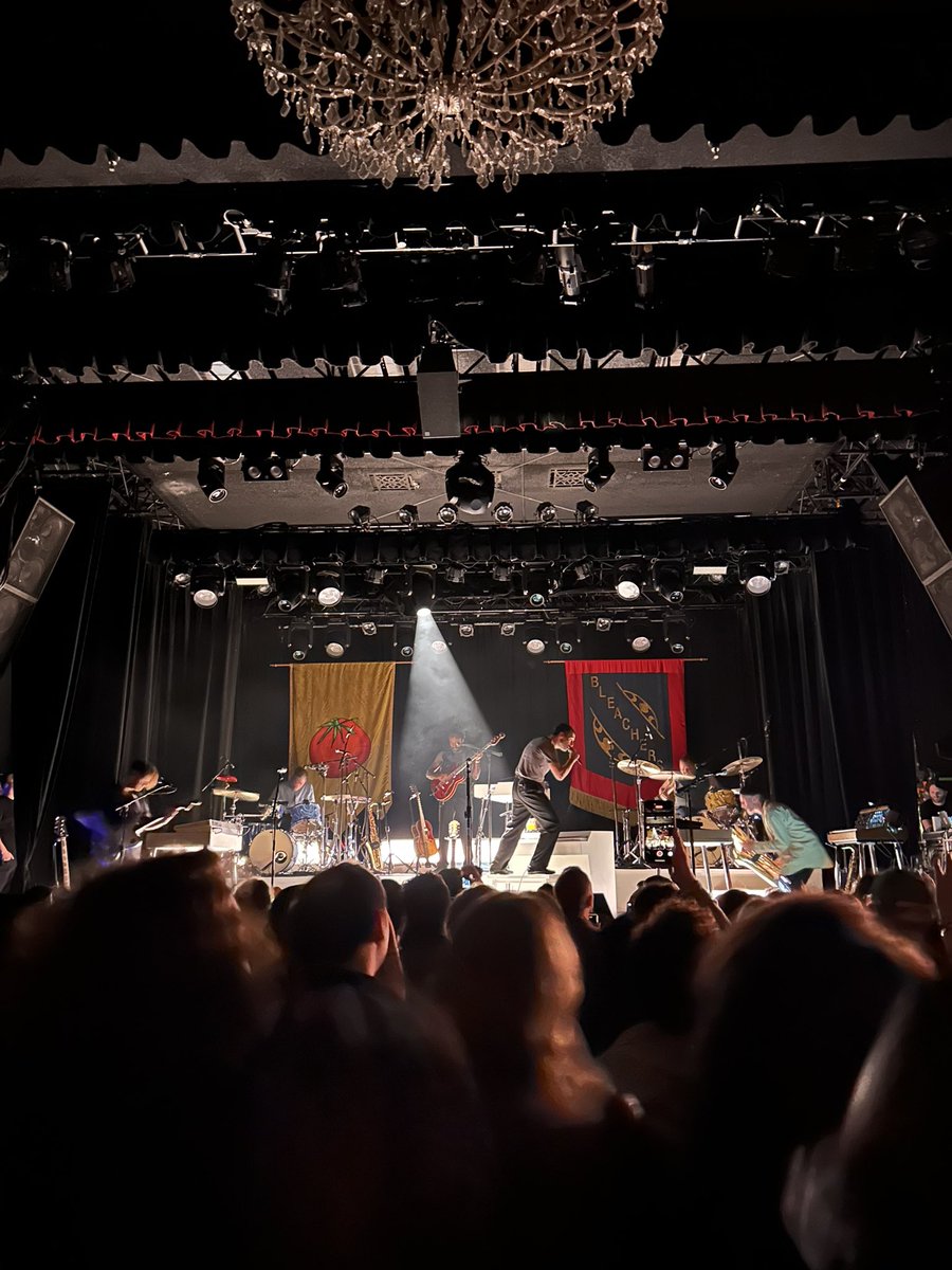 mflann23's tweet photo. maybe it’s the east coast in the music @bleachersmusic @jackantonoff https://t.co/bGEvECJdka