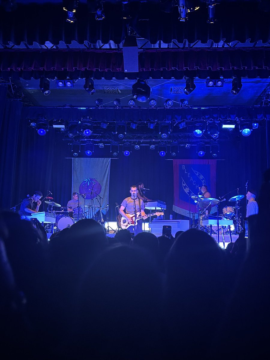mflann23's tweet photo. maybe it’s the east coast in the music @bleachersmusic @jackantonoff https://t.co/bGEvECJdka