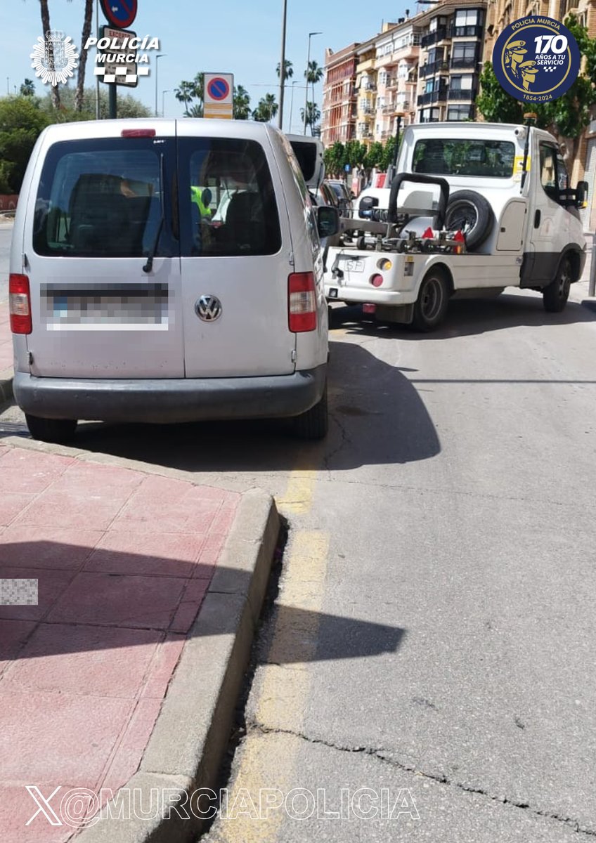 MurciaPolicia's tweet photo. Ayer, dotación del grupo GESC✍️ a un varón que realizaba transporte de viajeros sin autorización, actuando como "Taxi ilegal", en las inmediaciones de la estación de autobuses.

El infractor transportaba a un pasajero sin poseer título habilitante para ello. https://t.co/aAnVA9ST6B