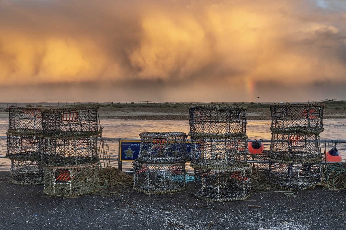 We’ve had some great weather rolling along the south coast this week! This is from a sunset wander at Mudeford Quay on Tuesday evening, as a massive front headed south out across the channel… #DorsetCoast