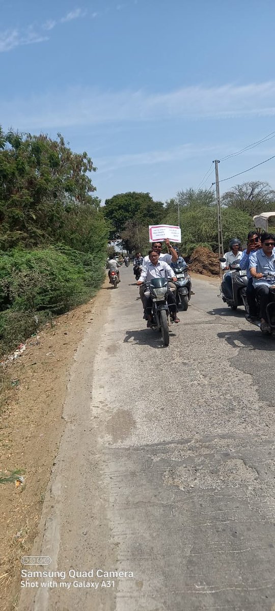 DesarAero's tweet photo. મતદાન જાગૃતિ અન્વયે ડેસર વહિવટી તંત્ર દ્વારા બાઇક રેલીનું આયોજન કરવામાં આવેલ હતું.જેમાં તાલુકા પંચાયત /મામલતદાર કચેરી,શિક્ષણ વિભાગ,પોલીસ ખાતાના કર્મચારી તથા ડેસર તાલુકાના યુવા જાગૃત નાગરિકો દ્વારા ભાગ લેવામાં આવેલ. @ECISVEEP @CollectorVad @SdmSavli https://t.co/xLTu4JyOPq