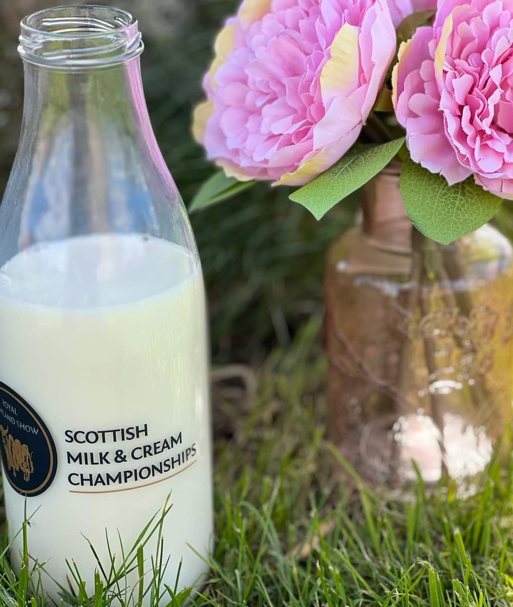 New for 2024 @ScotlandRHShow Scottish Dairy Championships have a new Milk and Cream section🥳🥳 Great way to showcase your amazing products. 📣Spread the word please😊 You don't need to be a Scottish producer to apply👍 Apply now: royalhighlandshow.org/trade-competit…