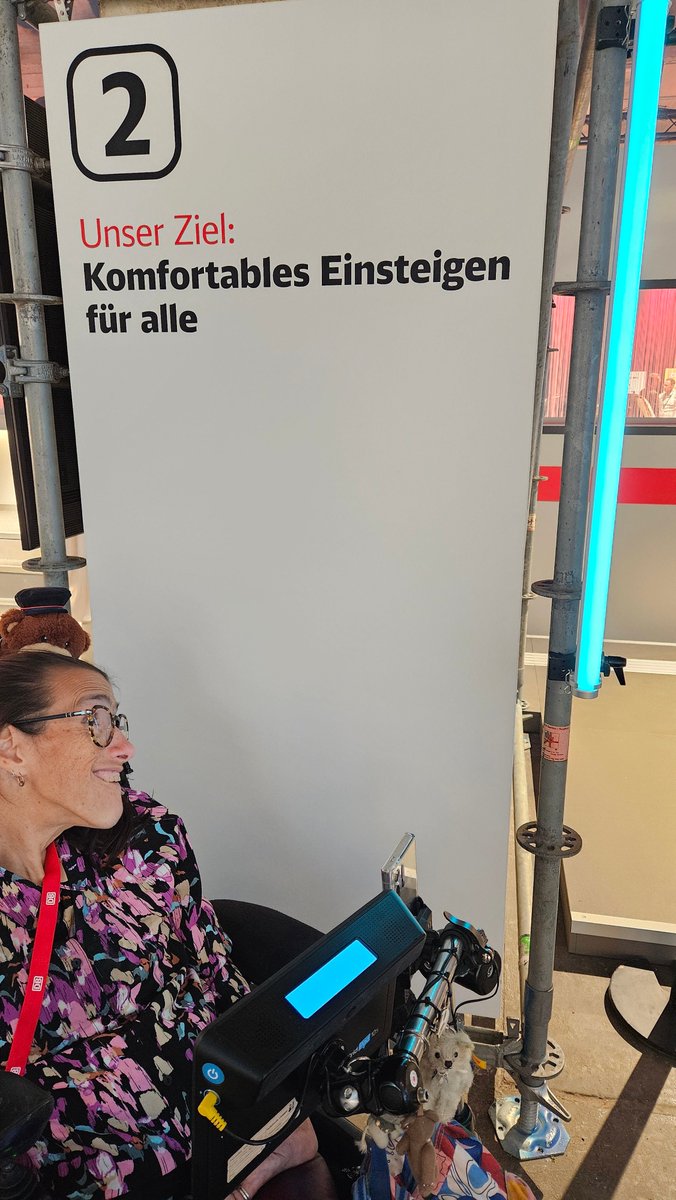 DerFrankyman's tweet photo. Auf der DB Mobilität Erleben sagte man uns, dass der nächste ICE niveaugleiche Einstiege, ein zugängliches Bordrestaurant, 2 Rollstuhl-WCs und den Höhenunterschiedsausgleich im Inneren mit Schrägen haben soll. #dbme https://t.co/C3V0FRCkhZ