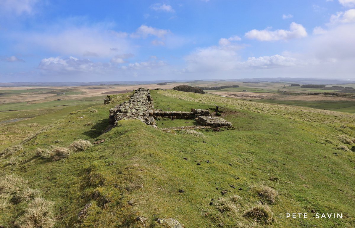 Looking east at turret 35a Sewingshields Crag with spectacular views. The turret along with many others was demolished at the end of the 2nd century AD #HadriansWall #RomanBritain