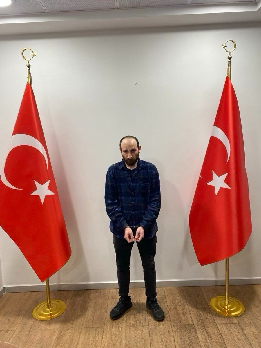 MİT’in koordinesinde İstanbul Emniyet Müdürlüğü tarafından gerçekleştirilen operasyonda geçmiş dönemde DHKP-C’nin silahlı eylemlerine katılan Fehmi Oral Meşe yakalandı.
