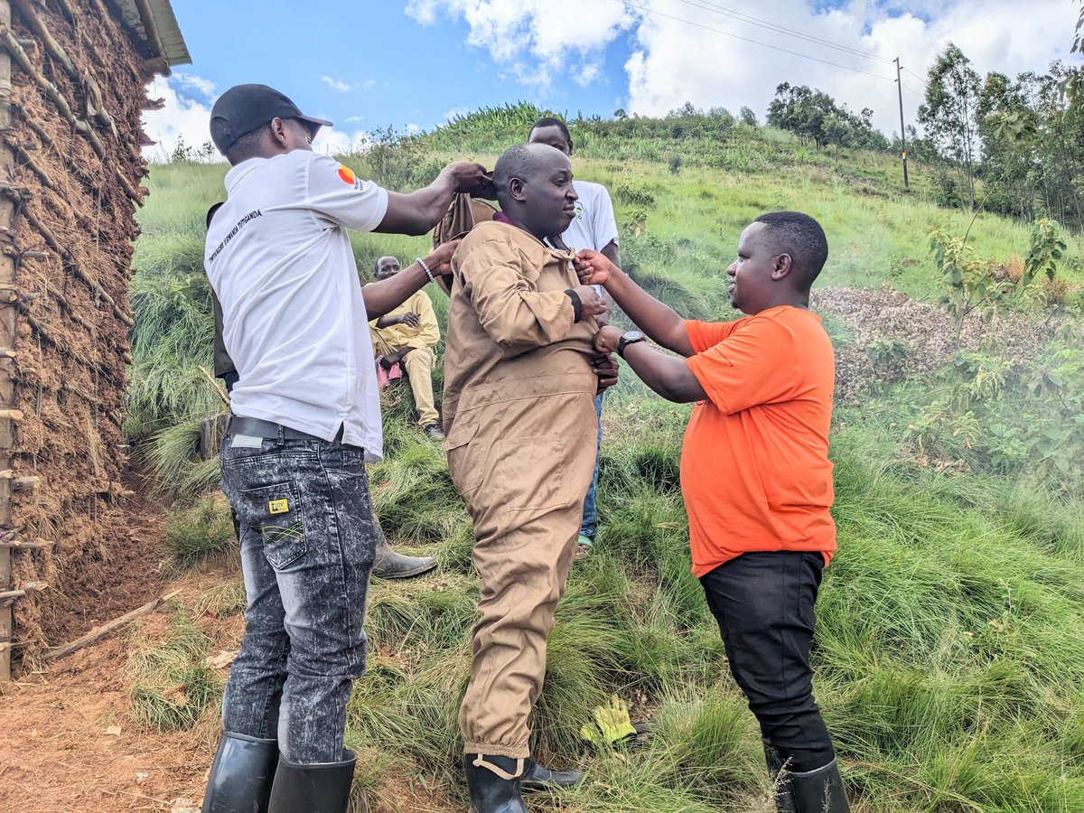 sector_musange's tweet photo. Kuruyu wa Gatatu Umuyobozi w' Umurenge wa Musange Nyakubahwa  @HITIMANAJe86190 n' Ushinzwe Amakoperative ku Rwego rw' Umurenge wa Musange basuye imishinga abakorerabushake ba @CorpsAfricaRda  bakorana n' Amatsinda y' urubyiruko, basobanuriwe uko inkunga bahawe ingana, 1/2 https://t.co/nkVmkxgZkx