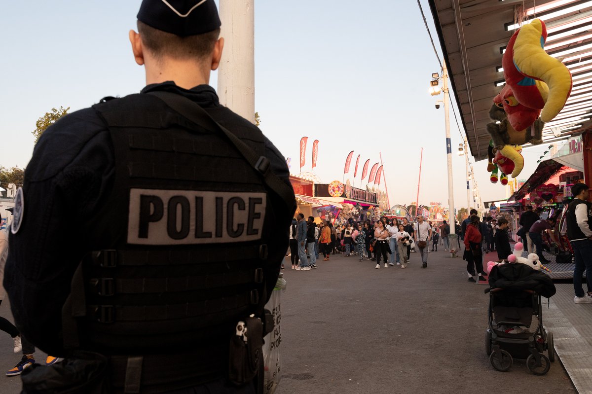 prefpolice's tweet photo. #FoireDuTrône | Engagement total de la @prefpolice au côté de la #DMPD de @Paris.
L'évolution positive de la physionomie constatée l'année dernière se confirme en 2024 :
➡️ Les policiers, bien que plus présents que ces dernières années, ont dû intervenir 98 fois en 2024 pour prévenir des troubles à l'ordre public ou y mettre un terme (contre 212 en 2023 et 240 en 2022).
#VotreSécuritéNotreQuotidien