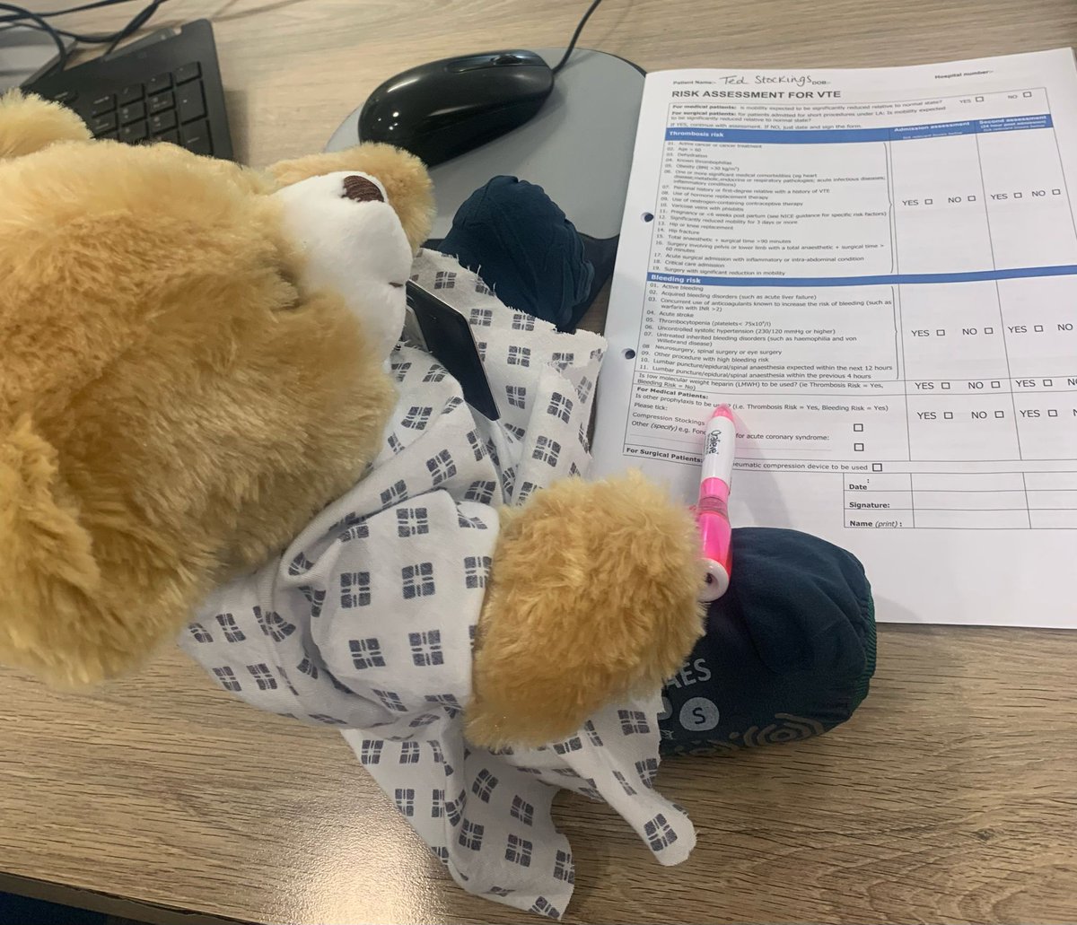 #sntabear Ted Stockings starting the day by completing the “bear necessities” of patient care, VTE risk assessment on the Emergency Surgical Assessment Unit. #TedStockings #HazelWard #NCIC #nursingtimes #SNTAawards