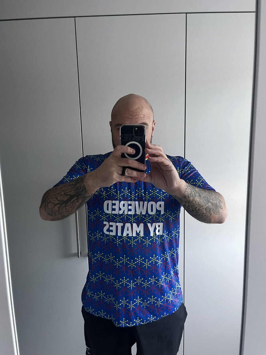 I’m a massive supporter of all that Dave, Andi & the @PoweredByMates team are about. Positive conversations, checking in on pals, removing the stigma around mental health. I’ve had this shirt for a while but as I’m on this new health regime (not just mental!), it’s the first