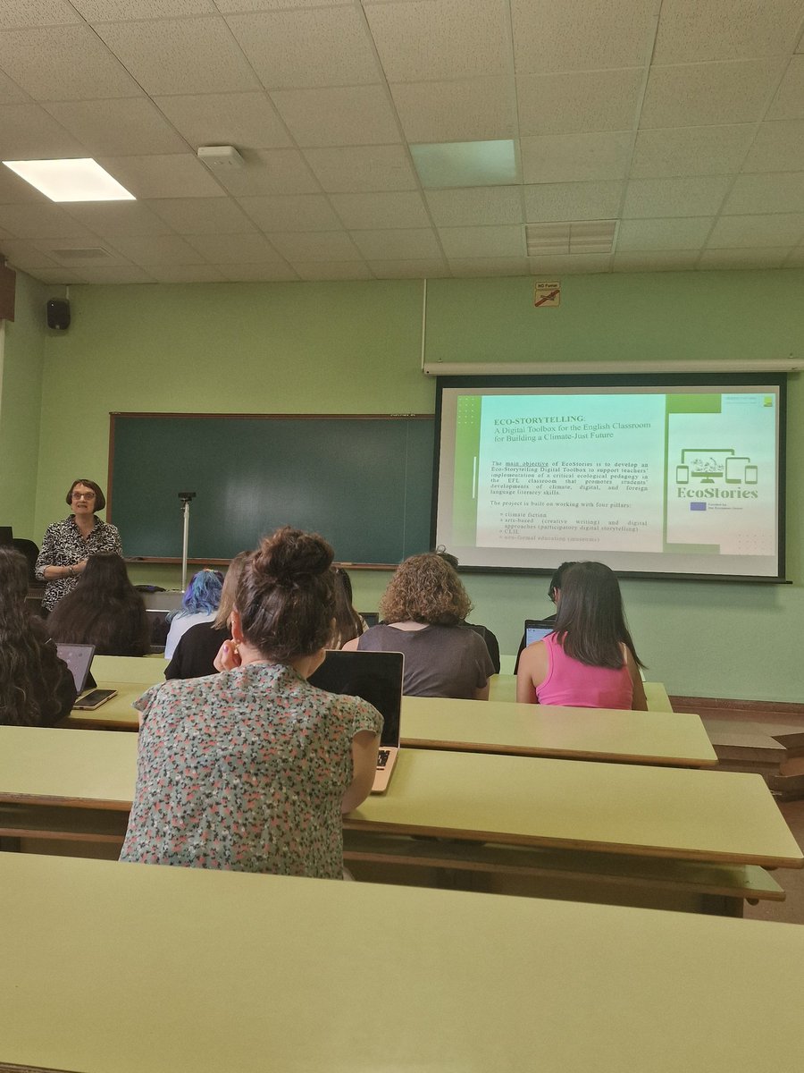 @litcae @RobertaMaierhof @UniGraz @assemblagelit @LetrasUma @RobertaMaierhof and Dr.Hermine Penz @UniGraz introduced our #EcoStories #Erasmus+ project to our students of @EEII_UMA 
Thanks a lot to @jjmartingonz for sharing his students with us😍