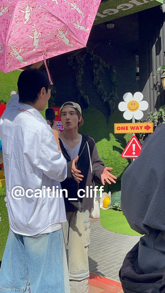 Caitlin__cliff's tweet photo. Today we met Eric from The Boyz at the wiggle wiggle store. He was giving an interview to someone and most likely filming his vlog. unfortunately, you couldn’t give him an autograph or take a photo, but he was very nice #theboyz #tbz #THEBOYZ_Nectar https://t.co/SJq4niC3gj