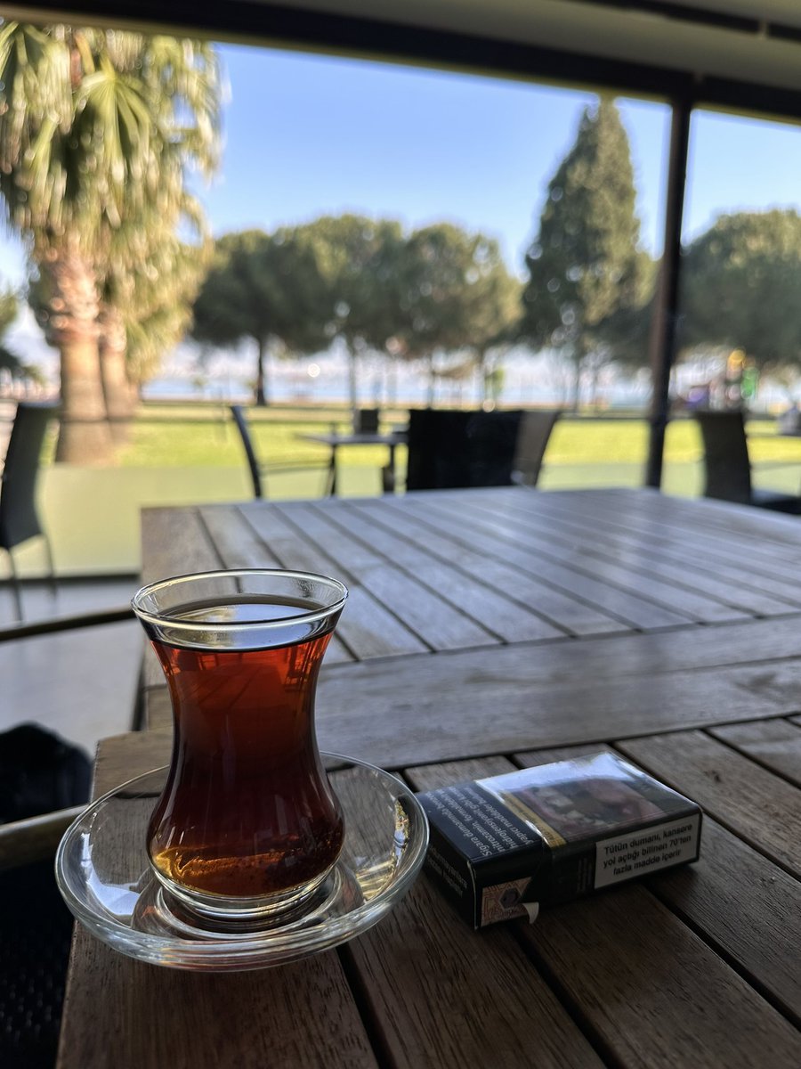 Cablo_Escobarr's tweet photo. #güNaydı ☀️☀️

Sekreterini öpen çayını
kendi alırmış.
Bugün böyle oldu çünkü sekreterim
yok😂😂
Çünkü neden sekreterim olsundu https://t.co/6G658OGpSy