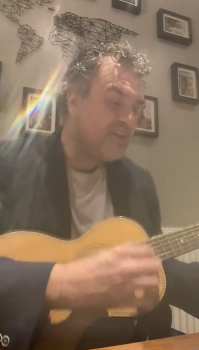 Aw, bless ah Rev! Get to your emails folks for day 95 of @Reverend_Makers acoustic song a day challenge. I’m sure none of us mind if you miss a day or 2, Rev, you have the weight of the world at the moment. Massive #revarmy love to you and your lovely family ❤️xx