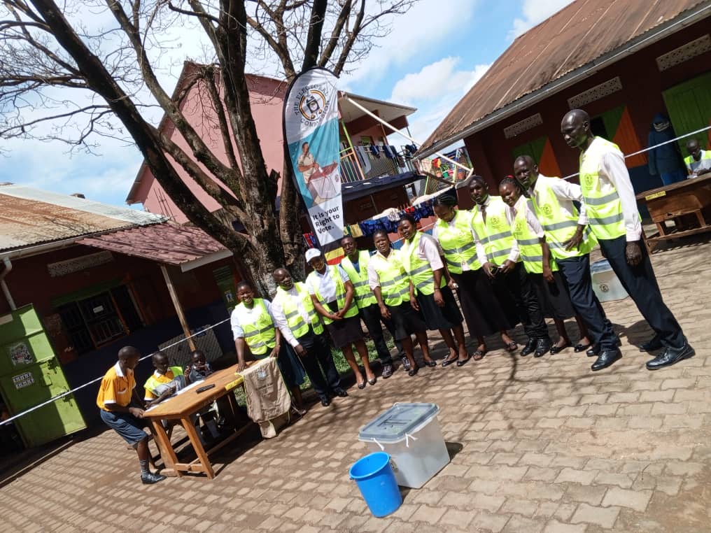 Pupils of St Kizito Day and Boarding School in Bwaise, Kawempe Division, voted their prefects on Monday in the presence of, advice and support from the Electoral Commission's @UgandaEC Ms Rehemah Nassuna, a Returning Officer for the Division, at the invitation of the School…