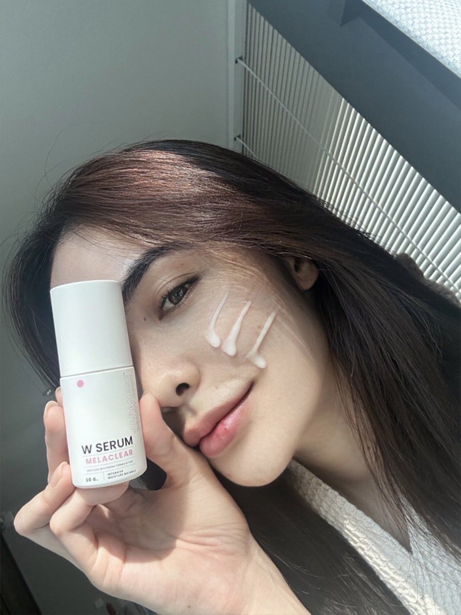 WinkwhiteCoTh's tweet photo. คูมชา พรีเซนเตอร์ สวยจัง 🥰
ใช้ 𝐖 𝐂𝐫𝐞𝐚𝐦 & 𝐖 𝐒𝐞𝐫𝐮𝐦 ทุกวัน
ผิวหน้าใสขึ้นมากๆ หน้าสดคือปังสุดๆ
มุเร้ก 🐰 ติดใจมาก ใช้ต่อเนื่อง 2 ปีซ้อน
แต่งหน้าทุกวัน แต่ละวันเจอมลภาวะเยอะมาก
แต่ผิวแข็งแรง เอาอยู่ ไม่เป็นสิว ไม่โทรมเลย
#WINKWHITE #WCREAM #WSERUM #ชาล็อตออสติน https://t.co/NHY04lifnX