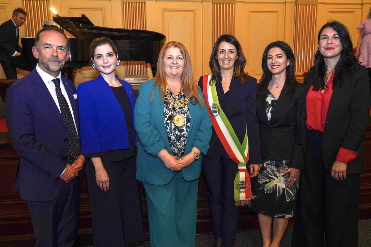 MichelaCalcagni's tweet image. Amazing musical event held in the beautiful setting of @GlasgowCC on the occasion of the #100yearsPucciniAnniversary, accompanied by the seal of friendship between #Glasgow @LordProvostGCC and #Barga with Mayor Caterina Campani. Thanks to @ronaldopatrizio and #LucchesinelMondo