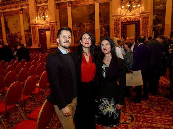 MichelaCalcagni's tweet image. Amazing musical event held in the beautiful setting of @GlasgowCC on the occasion of the #100yearsPucciniAnniversary, accompanied by the seal of friendship between #Glasgow @LordProvostGCC and #Barga with Mayor Caterina Campani. Thanks to @ronaldopatrizio and #LucchesinelMondo