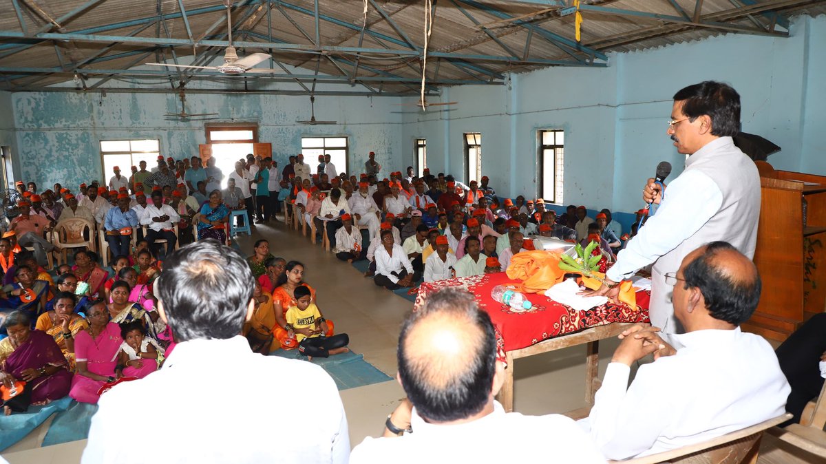 रत्नागिरी जिल्ह्यातील सांगमेश्वर तालुक्यात, माखजन जिल्हापरिषद गटाची बैठक डॉ. बाबासाहेब आंबेडकर सभागृह मौजे माखजन याठिकाणी माझ्या उपस्थितीत पार पडली.