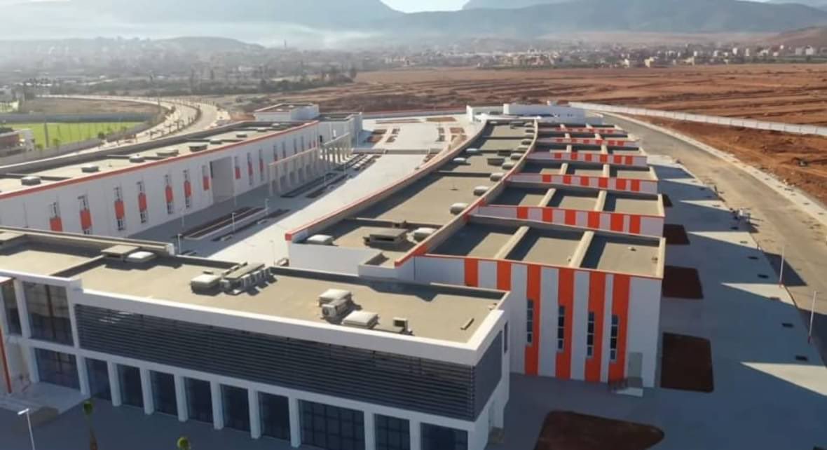 MoroccoIntel's tweet photo. 🇲🇦💻| Approuvé en Février dernier par le Conseil du Gouvernement, Berkane s’apprête à inaugurer 𝗹’𝗘́𝗰𝗼𝗹𝗲 𝗡𝗮𝘁𝗶𝗼𝗻𝗮𝗹𝗲 𝗦𝘂𝗽𝗲́𝗿𝗶𝗲𝘂𝗿𝗲 𝗱𝗲 𝗹’𝗜𝗻𝘁𝗲𝗹𝗹𝗶𝗴𝗲𝗻𝗰𝗲 𝗔𝗿𝘁𝗶𝗳𝗶𝗰𝗶𝗲𝗹𝗹𝗲 𝗲𝘁 𝗱𝗲 𝗹𝗮 𝗗𝗶𝗴𝗶𝘁𝗮𝗹𝗶𝘀𝗮𝘁𝗶𝗼𝗻. 

Une école qui vise à doter le Maroc 🇲🇦 « d’un nouveau modèle d’écoles d’ingénieurs […] pour former des ressources humaines capables de relever les défis liés à la transformation digitale et 𝗱’𝗶𝗻𝘀𝗰𝗿𝗶𝗿𝗲 𝗹𝗲 𝗥𝗼𝘆𝗮𝘂𝗺𝗲 𝗱𝗮𝗻𝘀 𝗹’𝗲́𝗰𝗼𝗻𝗼𝗺𝗶𝗲 𝗱𝘂 𝘀𝗮𝘃𝗼𝗶𝗿 » selon un communiqué du Gouvernement.