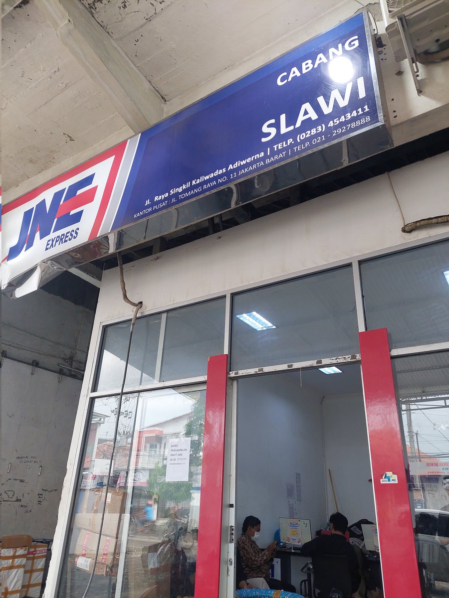 MohammadReggy's tweet photo. @JNECare payah mau ngambil barangnya sendiri aja nunggu 2 jam kebiasaan , sistemnya di perbaiki. jnt shope exprrs aja cepet kalo mau ambil brng sendiri https://t.co/NSjyTEH183