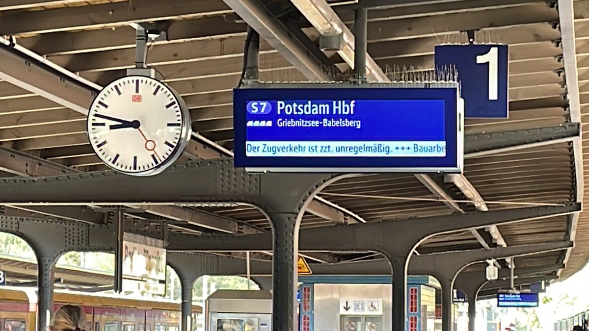 Warum ich X benutze? Nur, um meinen Ärger über die Unzuverlässigkeit der <a href="/SBahnBerlin/">S-Bahn Berlin</a> zu kanalisieren. Mal gucken, ob ich es noch in unter 60 Minuten von Lichterfelde bis Potsdam Hbf schaffe. Und über Anschlüsse reden wir lieber gar nicht.