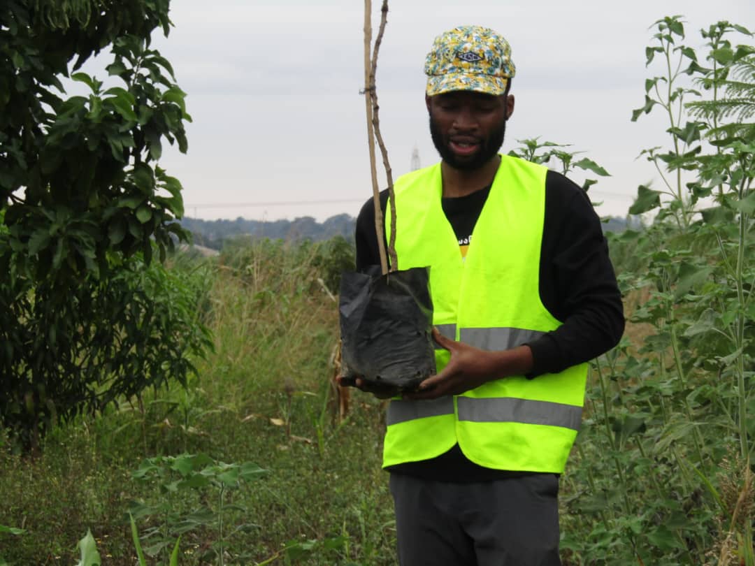 sisonkeproject's tweet photo. Plant trees of knowledge, not just forests. Let's grow change together. We're on a mission to plant seeds of awareness, education, and action within our communities. Because true change grows from the roots up,"our Creative Executive Director #GrowKnowledge #RestoreBiodiversity https://t.co/RHwNVh8Pg4
