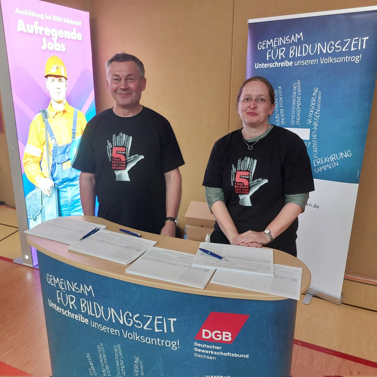 Ohne Ehrenamt und Fortbildung kein vernünftiger organisierter Sport: Der DGB war bei der Sportgala mit einem Info-Stand dabei. Hier konnte man sich zum Thema @BildungszeitSN für Ehrenamtliche im Verein informieren, das @LSB_SN und KSB unterstützen.➡️ kreissportbund.net (skl)