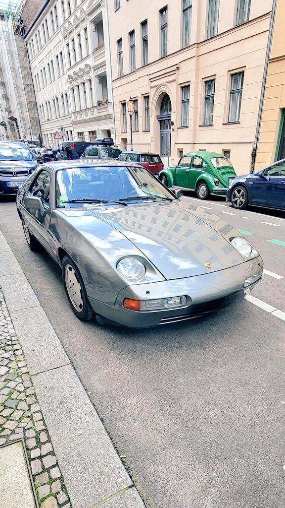 #MadeInGermany 🇩🇪 🖤❤️💛
They dont make em like dis anymore
#Porsche #Porsche928