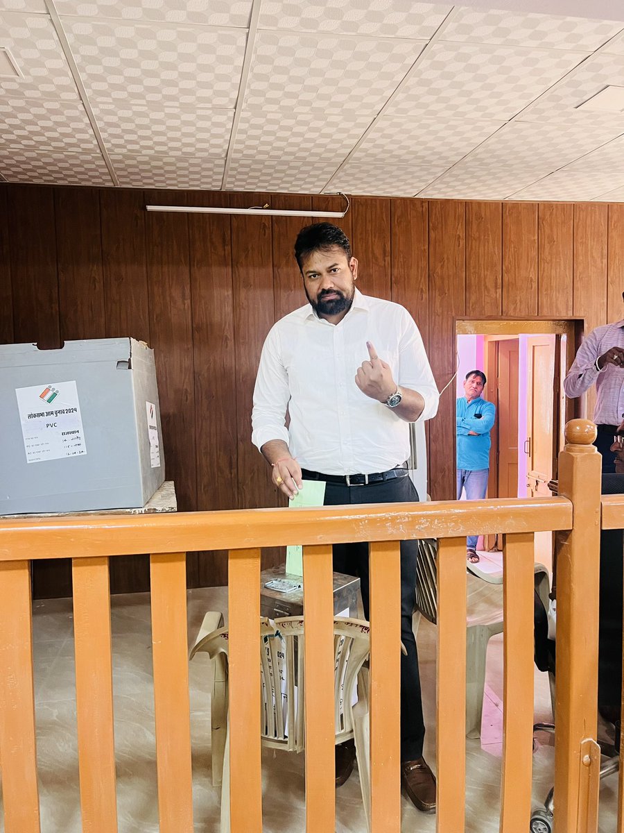 अपने मताधिकार का प्रयोग कर लोकतंत्र में अपनी भागीदारी अवश्य सुनिश्चित करें #voted <a href="/ECISVEEP/">Election Commission of India</a> #LokSabaElections2024 #PB